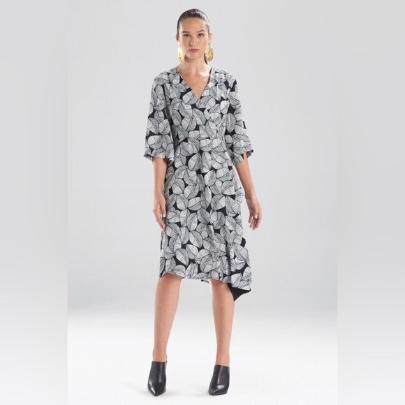 Natori Dresses & Skirts - NATORI Leaves Of Paradise Wrap Dress Size 4